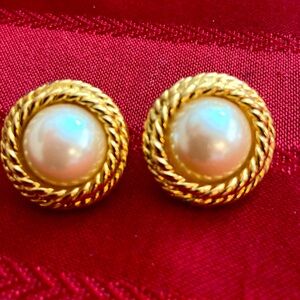 Vintage RIchELIEU GOLD TONED FAUX PEARL POST EARRINGS